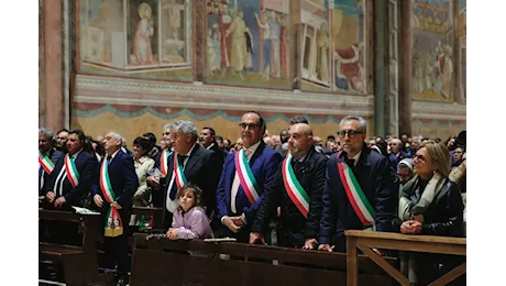 Il sindaco di Castelbuono Mario Cicero tra i 200 sindaci siciliani ad assisi per il patrono d'italia