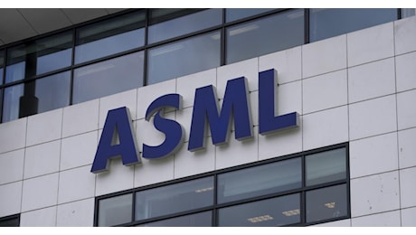 Le restrizioni imposte dagli Usa alle vendite in Cina alla base del calo dei ricavi dell'olandese Asml, eccellenza europea nel settore dei chip