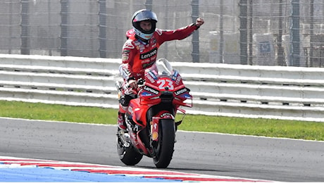 MotoGp in diretta, Bastianini vince a Misano davanti a Martin. Caduta per Bagnaia