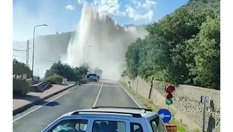 “L’Enel ha danneggiato l’acquedotto”: il geyser nella video-denuncia