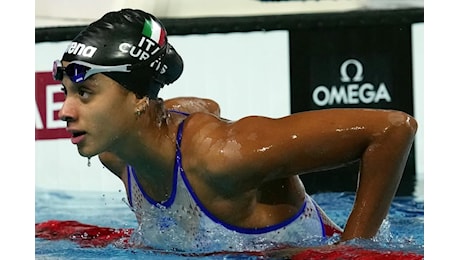 Agli Assoluti di nuoto show di Sara Curtis: chi è la 18enne che ha battuto il record di Federica Pellegrini