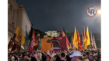Saluti e simboli fascisti rovinano il corteo per i 97 anni della Roma