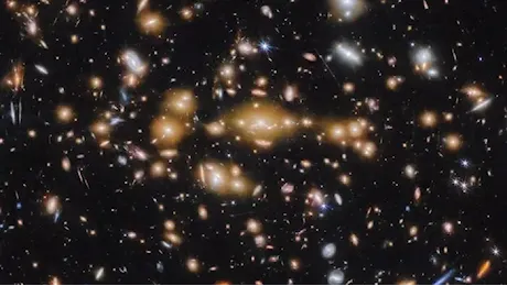 Il telescopio Webb vede 5 antichissime gemme cosmiche VIDEO