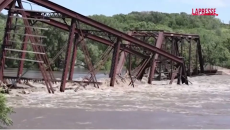 VIDEO Usa, alluvione nel Midwest: crolla ponte nel South Dakota