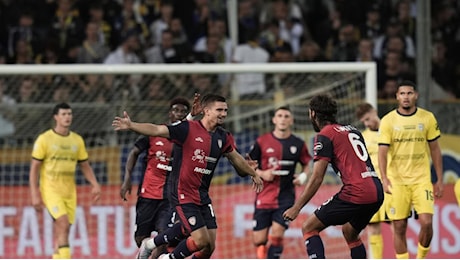 Parma-Cagliari, cinque gol e una partita pazza al Tardini: finisce 3-2 per la squadra di Nicola, decide Piccoli all'87'