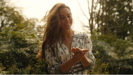 Kate Middleton, l'abito boho chic per il video. La principessa elegante ma casual