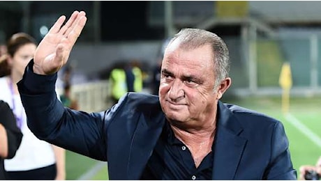 Milan in Arabia Saudita, l'ex allenatore Terim visita i rossoneri