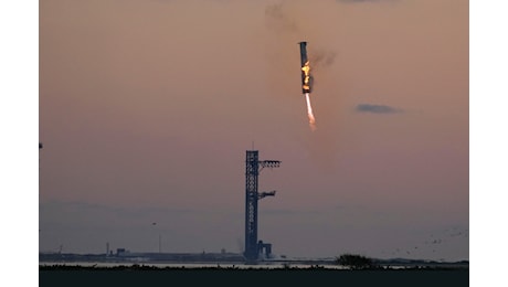 SpaceX, quinto test di volo per Starship: razzo rientrato in base di lancio