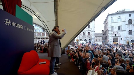 Bagno di folla per Damiano Carrara a Perugia con il suo ‘Naturalmente’