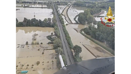 Maltempo, allerta rossa in Emilia-Romagna: fiumi a rischio e allagamenti, possibili evacuazioni