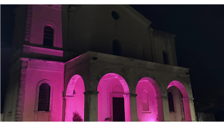 Il santuario della Madonna della Speranza illuminato di rosa per promuovere la prevenzione