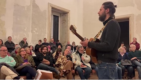 Gnut, Loguercio e Zurzolo, l'omaggio per Pino alla presentazione del libro di Repubblica