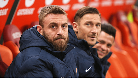 De Rossi, il retroscena sull'esonero ▷ L'intervista a Totti gli è costata la panchina. A Trigoria si urlava il suo nome