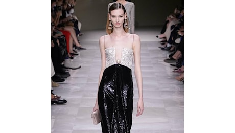 Armani Privé e Stephane Rolland: l'haute couture parigina sia in bianco che in nero