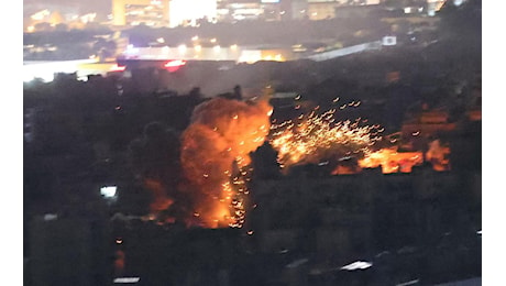 Israele, raid a sud di Beirut: morti. Russia: “Basta attacchi vicino nostra base in Siria”