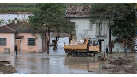 Alluvione: a Traversara infiltrazioni nell'argine