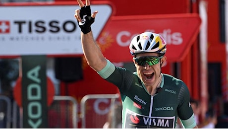 Vuelta, gran tris di Van Aert: firma pure la decima tappa