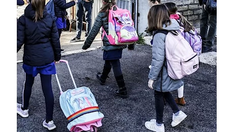 Slittano di due settimane le iscrizioni a scuola