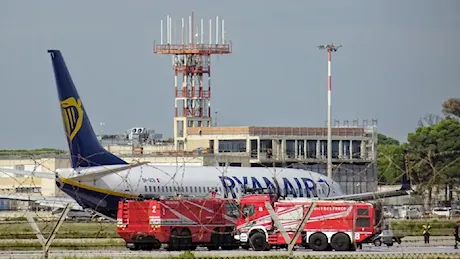 Nuovo incidente su un volo Ryanair, a Brindisi motore in fiamme