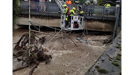 Allagamenti a Ponte Lambro a Milano, è ancora allerta arancione fino a mezzanotte: attivata vasca per il Seveso