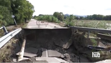 Maltempo nel Pisano, il ponte sul torrente Sterza distrutto dalla piena