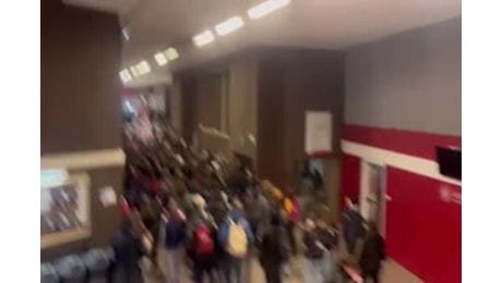 Roma, corteo alla Sapienza: cori e slogan contro i fascisti