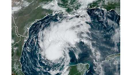 Cronaca meteo. Beryl, imminente landfall in Texas come uragano di categoria 1 - Video