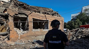 Ucraina, attacco di droni russi sulla periferia di Kiev: popolazione nei rifugi
