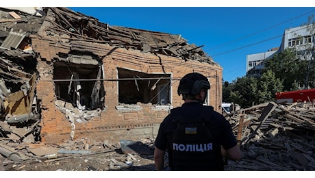 Ucraina, attacco di droni russi sulla periferia di Kiev: popolazione nei rifugi