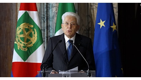 Lavoro, Mattarella: “Ci sono preoccupanti sacche di salari bassi che lacerano la coesione sociale. Molti immigranti esposti a sfruttamento spietato”