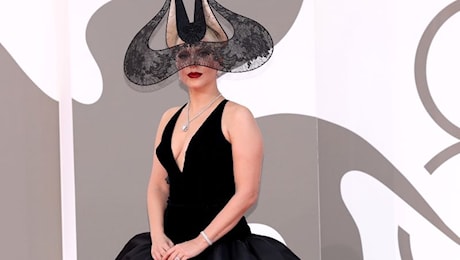 Festival del cinema di Venezia day 8, Lady Gaga conquista il red carpet in Dior